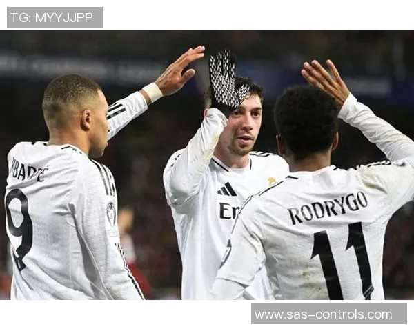 足总杯激战：拜仁与皇马2比2握手言和全场沸腾瞬间回顾