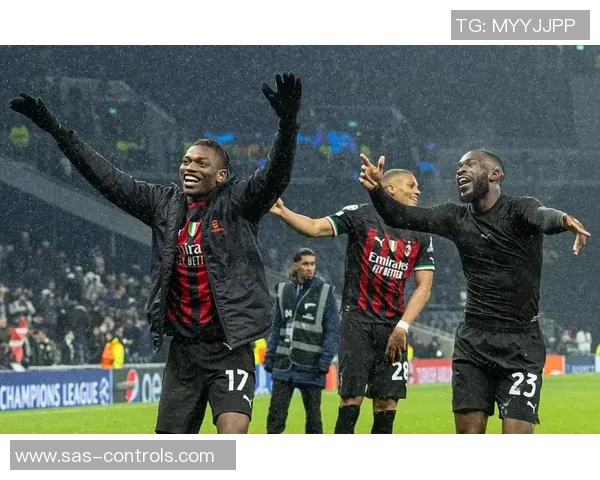 国王杯激战AC米兰与热刺互交白卷红牌事件引发全场热议与十大精彩瞬间回顾